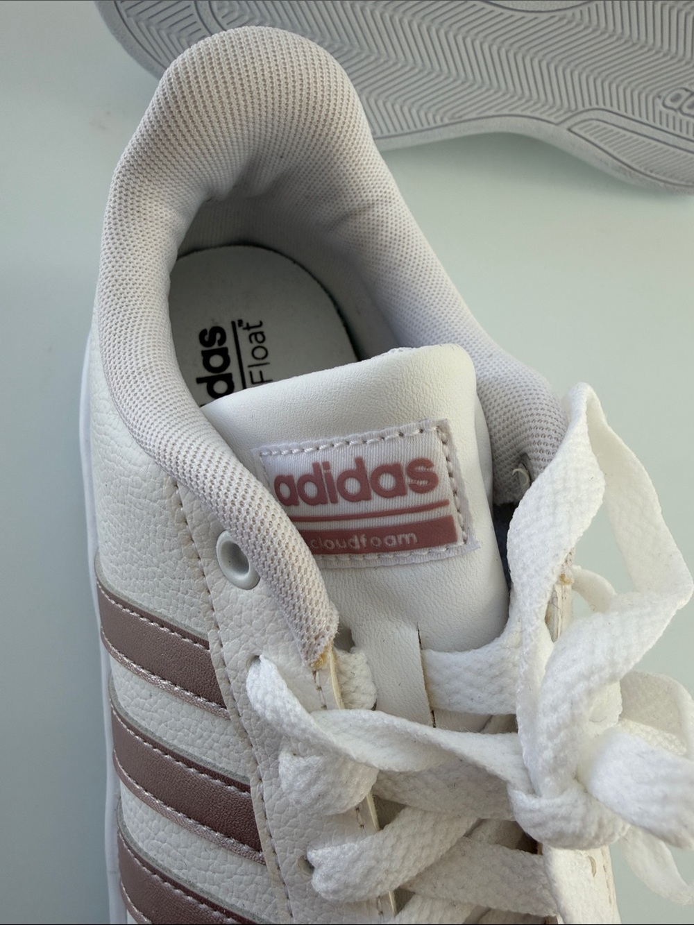 NEW Ladies size 7 cloud foam ortholite float white & gold stripe leather sneaker - Picture 7 of 7